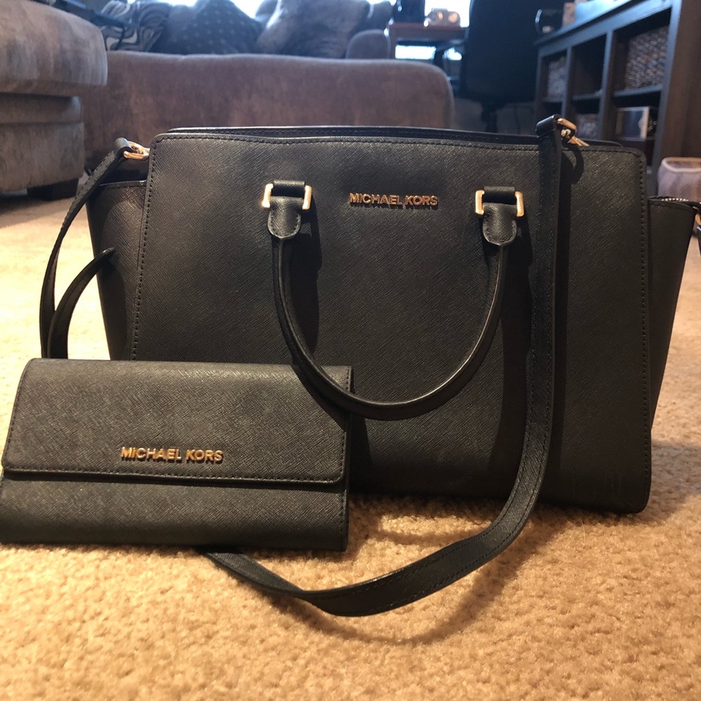 Michael Kors large Selma w/ matching wallet